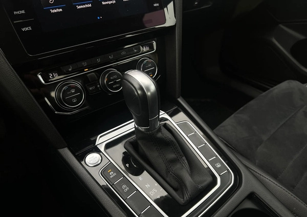 Volkswagen Passat cena 79850 przebieg: 126167, rok produkcji 2018 z Szamocin małe 191